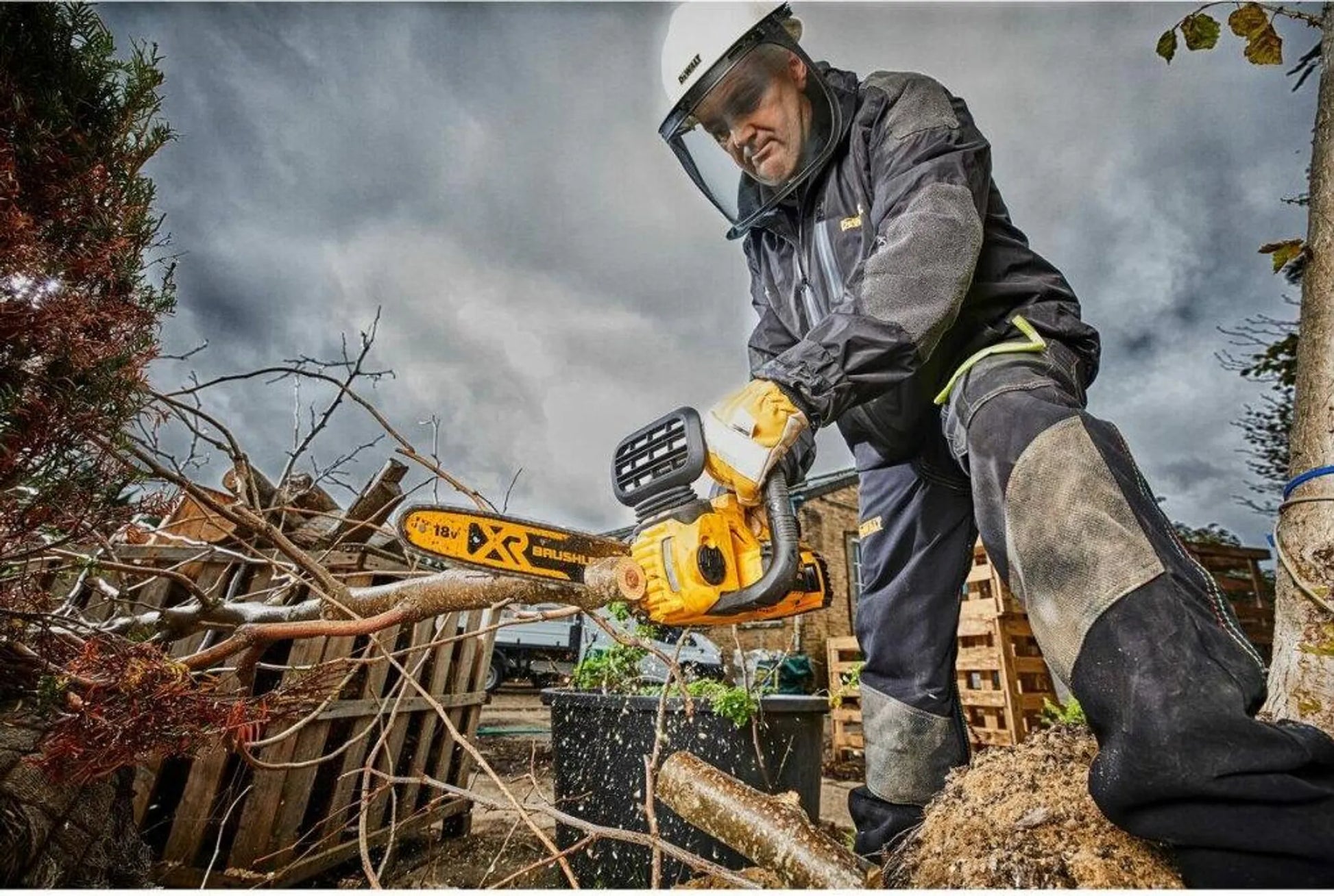 DeWALT DCM565N-XJ Akku-Kettensäge (bl) Flexvolt, 18V, Schwertlänge 30 cm, Kettenart Halbmeißel, 3,8″